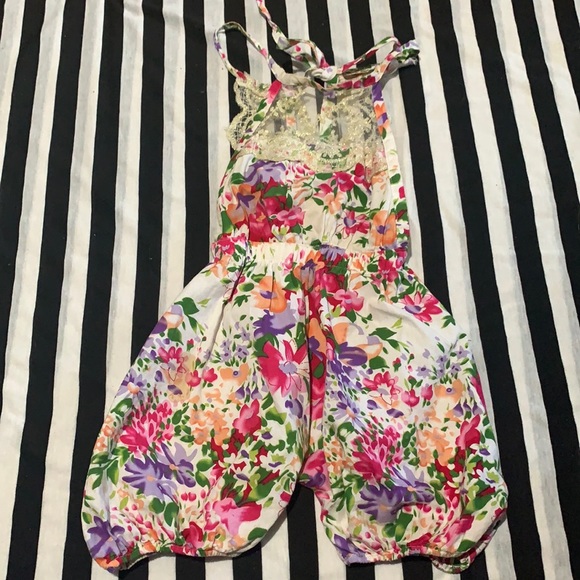 Romper - Picture 1 of 4